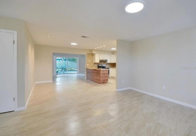 Photo - 757 Evangeline Ave