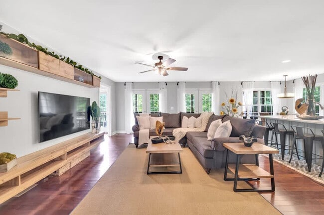 Building Photo - 254 Beaten Path Rd Unit ID1265155P