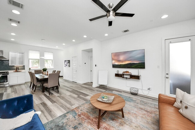 Photo - 3014 McKinney St Unit SI ID1583915P