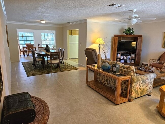 Photo - 492 E Shade Dr