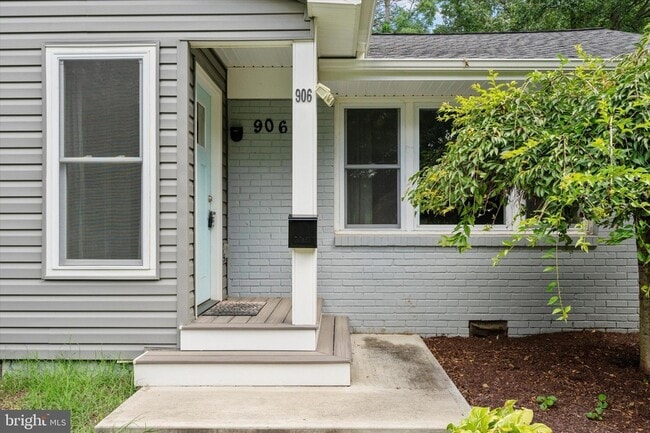 Photo - 906 Monroe St