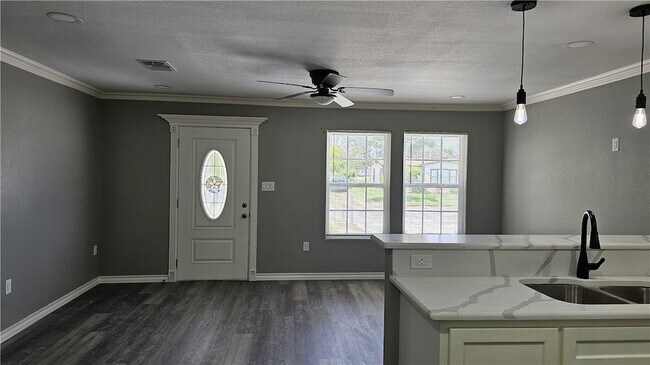 Photo - 4954 Urban St