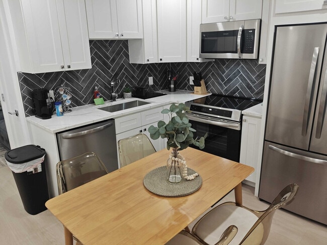 Photo - 487 Manton Ave Unit SI ID1373655P