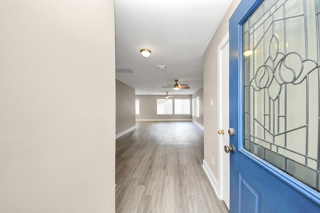 Photo - 18178 Woodsdale Ct