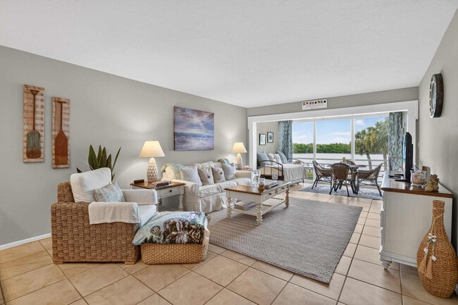 Building Photo - 605 Sutton Pl Unit SI FL2-ID1626830P