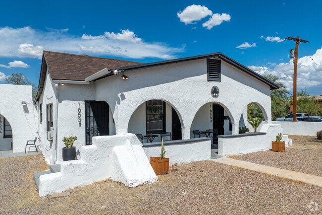 Building Photo - River Loft Bungalows on Warren+9th