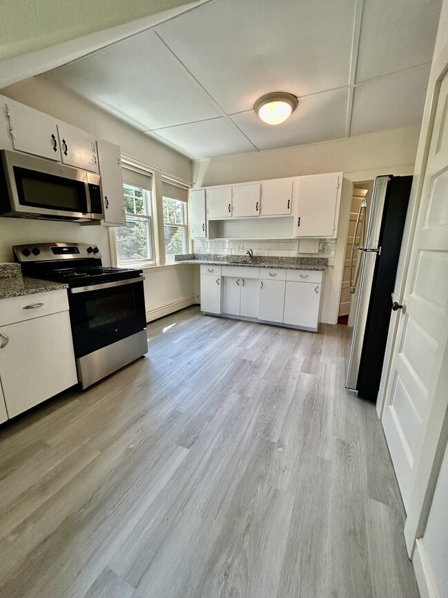 Photo - 352 Thoreau St