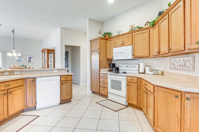 Photo - 684 Winifred Way Unit SI ID1546183P