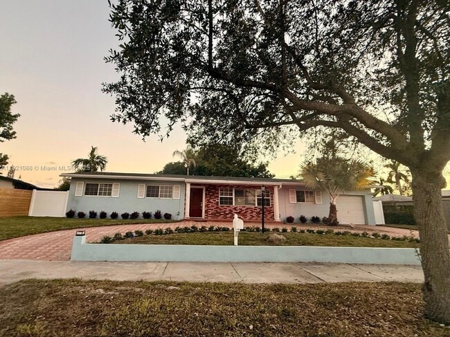 Building Photo - 9400 SW 193rd Dr