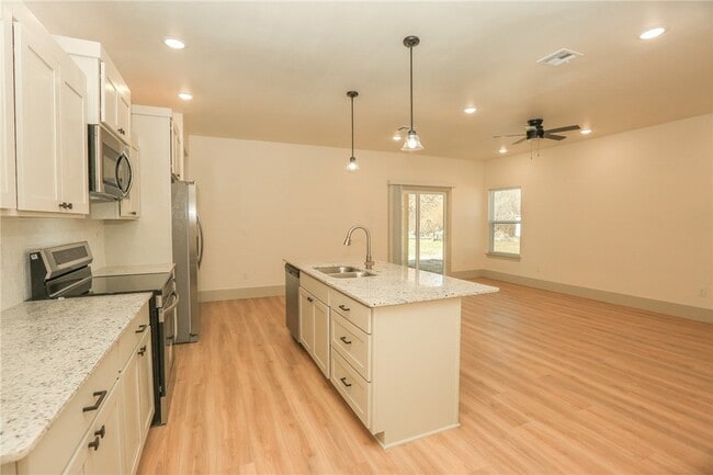 Photo - 655 N Genevieve Ave Unit 2