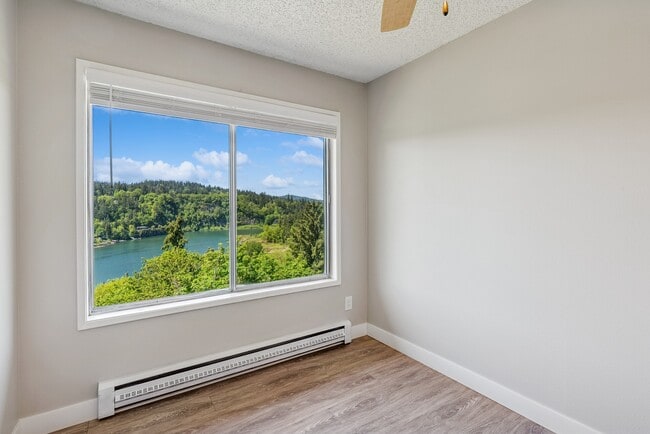Photo - Overlook at the Willamette
