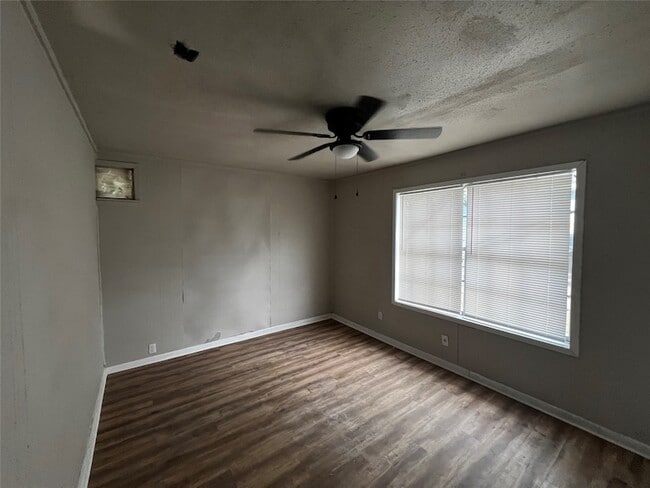 Photo - 1380 Fairway St