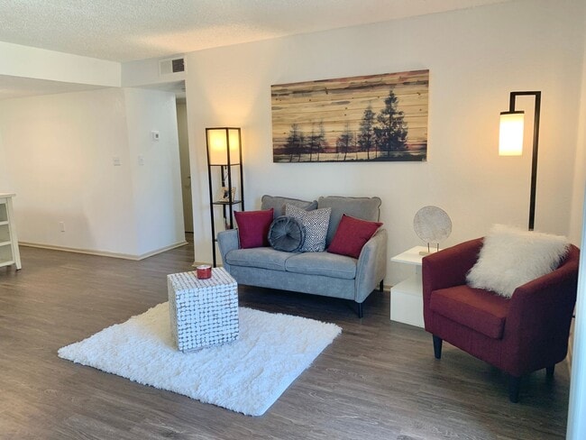 Photo - Quail Hollow Apartments