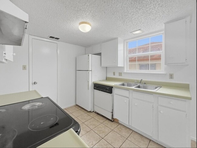 Photo - 3427 Willowrun Dr Unit D