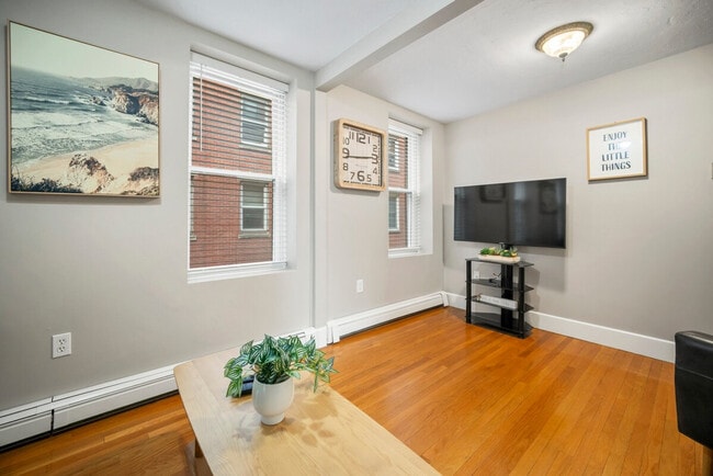 Building Photo - 370 Hanover St Unit SI ID1460065P