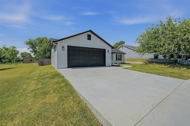 Photo - 324 Hillcroft Rd