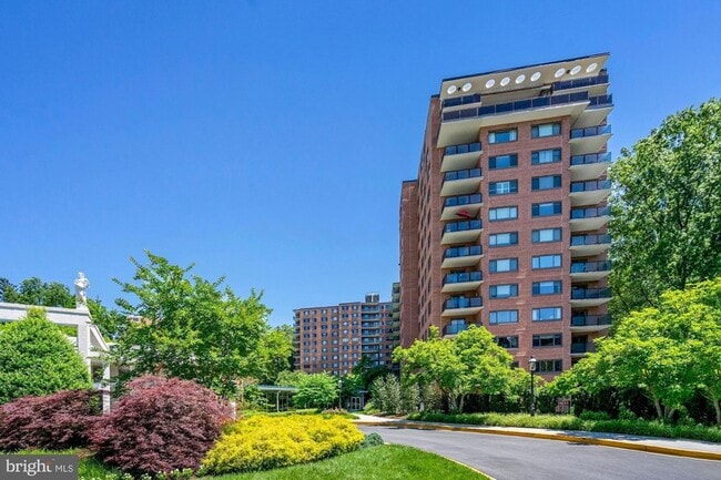 Photo - 4201 Cathedral Ave NW Unit 301E