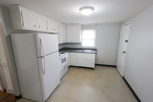 Building Photo - 12 Essex St Unit 6