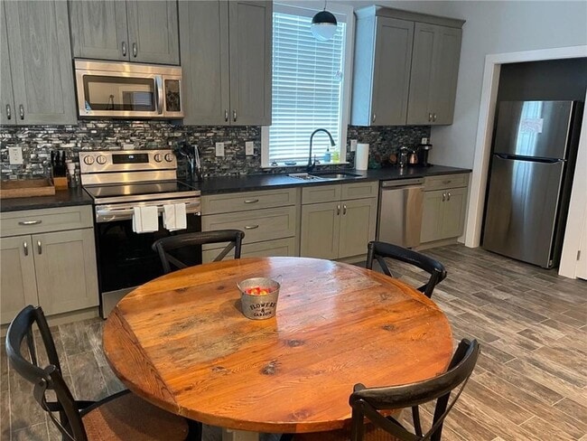 Photo - 8470 Hearn Rd