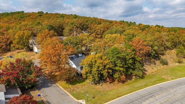 Photo - 102 Windwood Ln