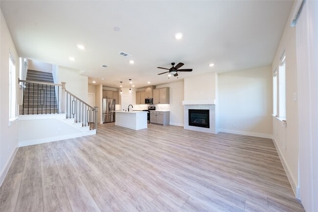 Photo - 813 Emerling Dr