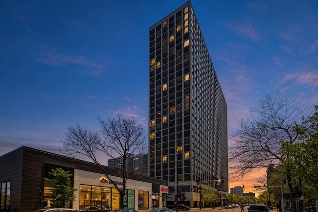 Building Photo - 4343 N Clarendon Ave Unit 1518