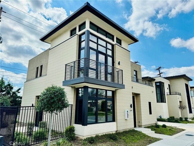 Building Photo - 511 N Santa Anita Ave