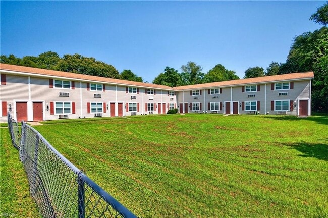 Building Photo - 13 Hedge Ln Unit G