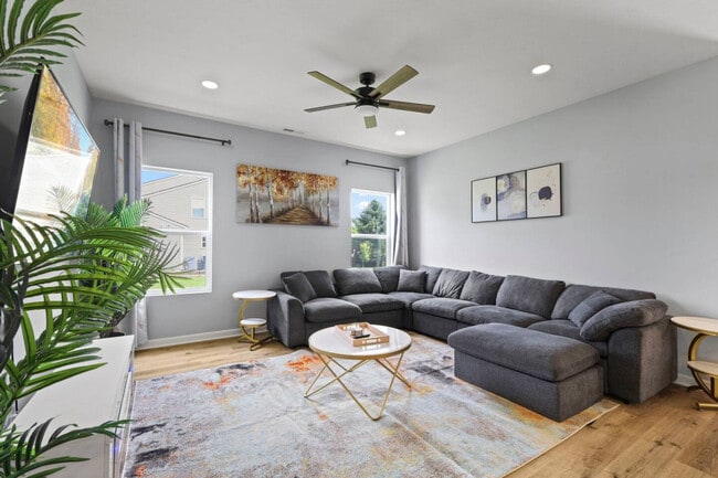 Photo - 8355 Fieldfare Way Unit SI ID1542332P