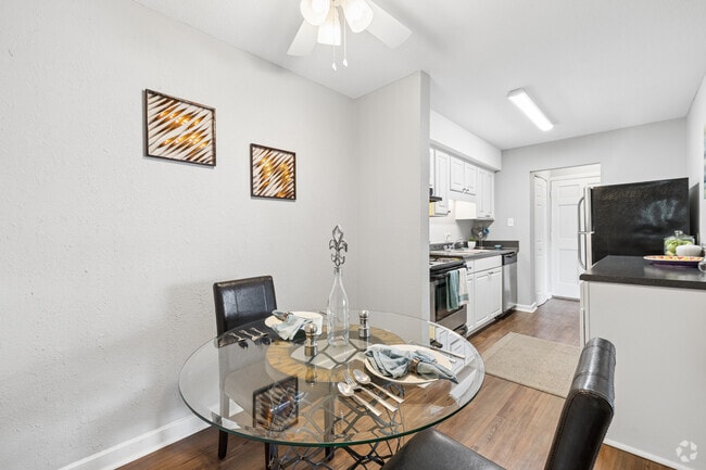 Duke 2BR, 1.5BA - 950SF - Dining Area - Chapel Tower - Students save up to 10%!