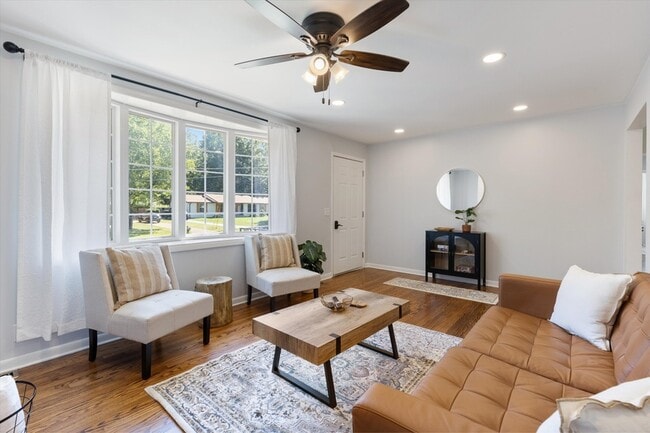 Photo - 209 Hazelwood Dr