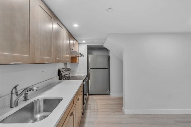 Photo - 74 Ruthven St Unit G