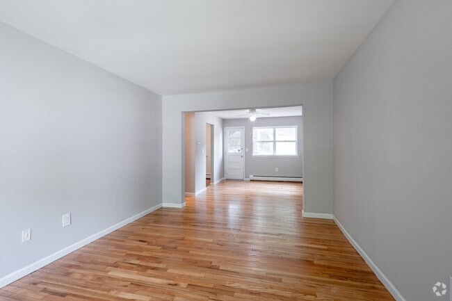 1BR 1BA - Hawthorne Garden