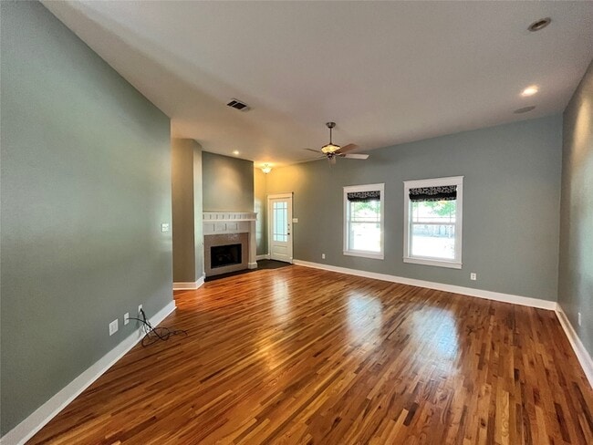 Photo - 709 Roberts St