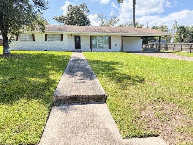 Photo - 305 E Pine St