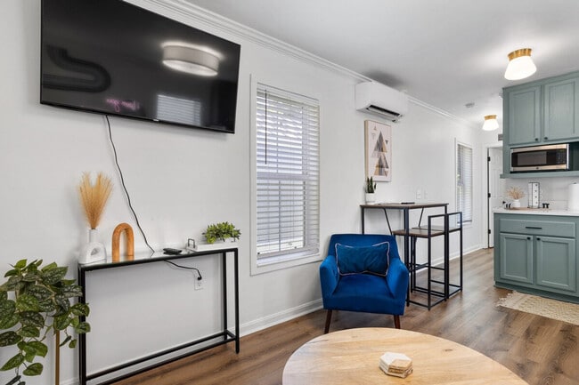 Photo - 1911 Government St Unit SI ID1473628P