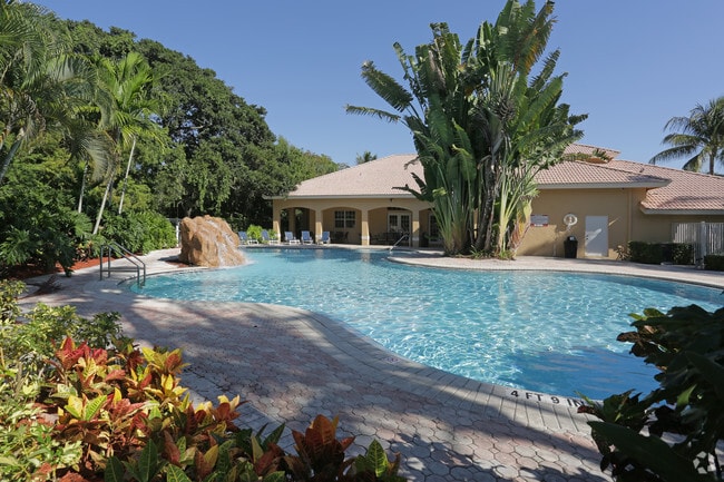 Building Photo - Club Caribe Apartments SPRING SPECIAL