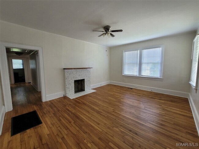 Photo - 215 N Lewis St