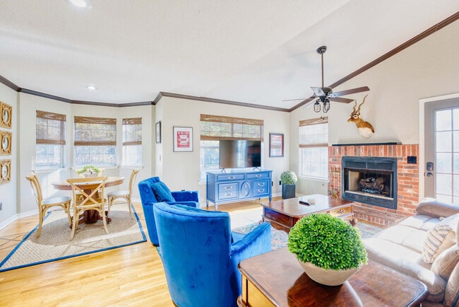 Building Photo - 1072 Valley View Dr Unit ID1363334P