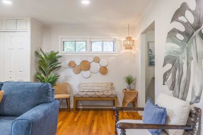 Building Photo - 4945 N Euclid Ave Unit ID1355739P