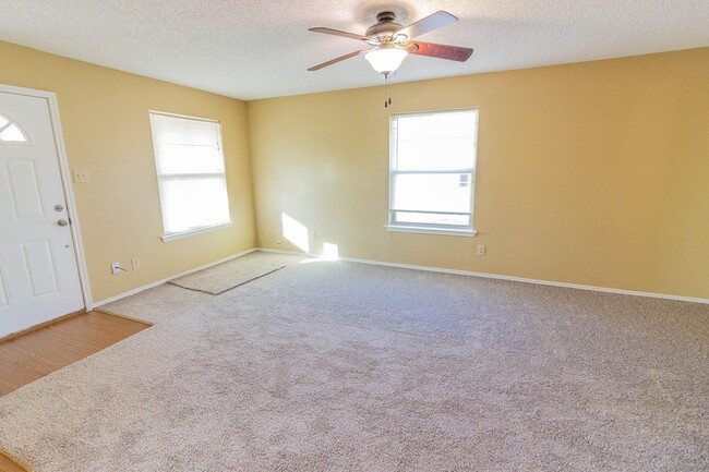 Photo - 1007 Phillips Cir