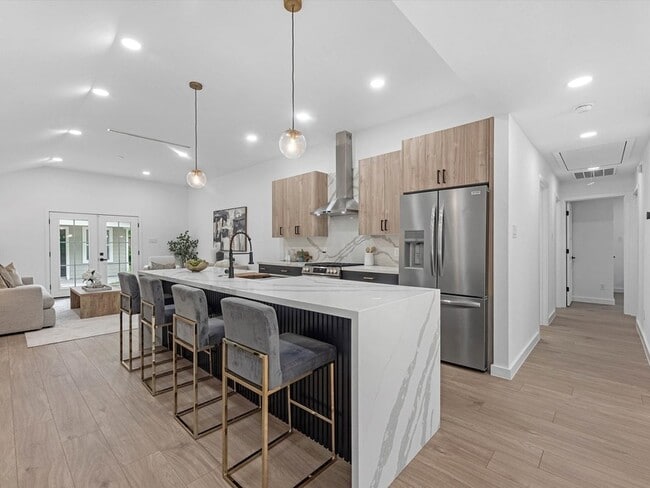 Building Photo - 1826 Woodcrest Dr