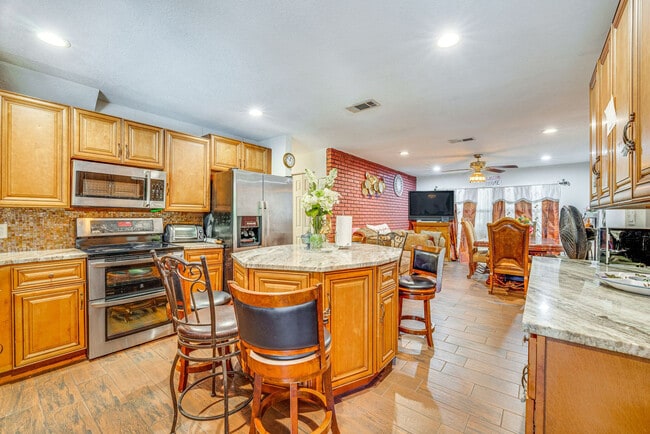 Photo - 281 W 18th St Unit SI ID1545859P
