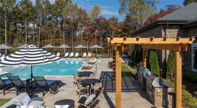 Photo - 900 Mountaintop Ave