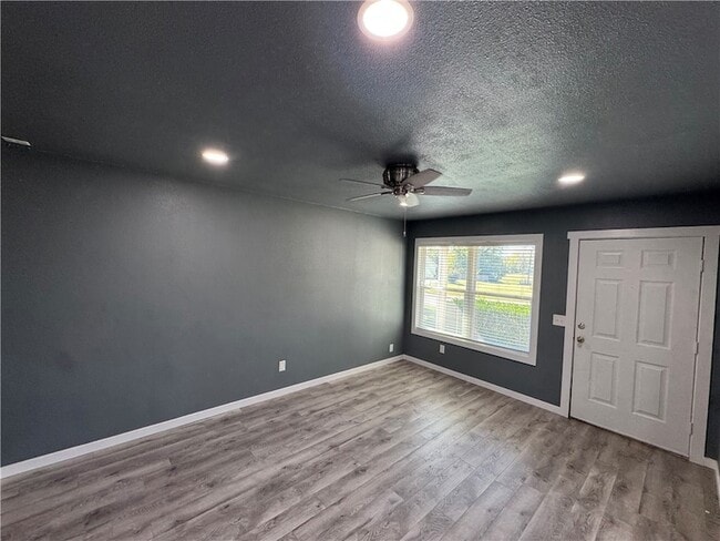 Photo - 70 N Hunter St