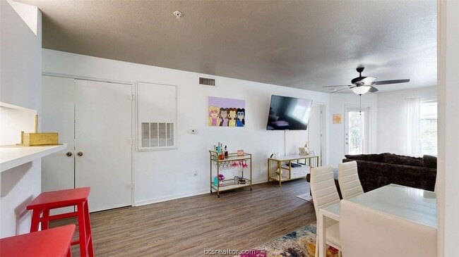 Photo - 515 Southwest Pkwy Unit 304
