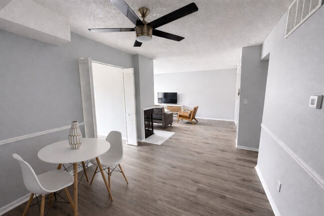 Building Photo - 505 N Rock Rd Unit SI FL2-ID1534945P