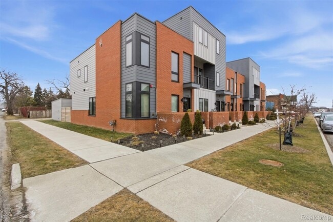 Photo - 2744 Harrison St