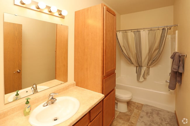 2BR, 2BA, Fully Furnished - 1,037 SF - Amber Pointe Apartments