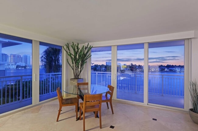 Building Photo - 511 Bayshore Dr Unit 401